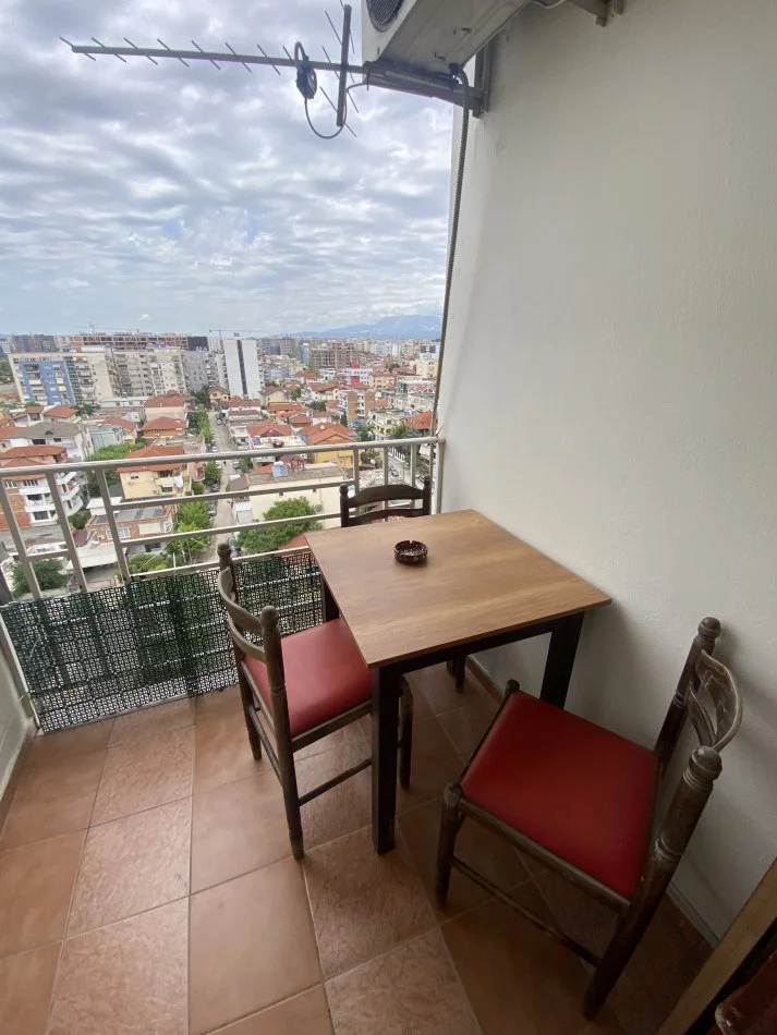 Tirane, jepet me qera apartament 1+1+Ballkon Kati 9, 65 m² 450 € (Rruga e kavajes)