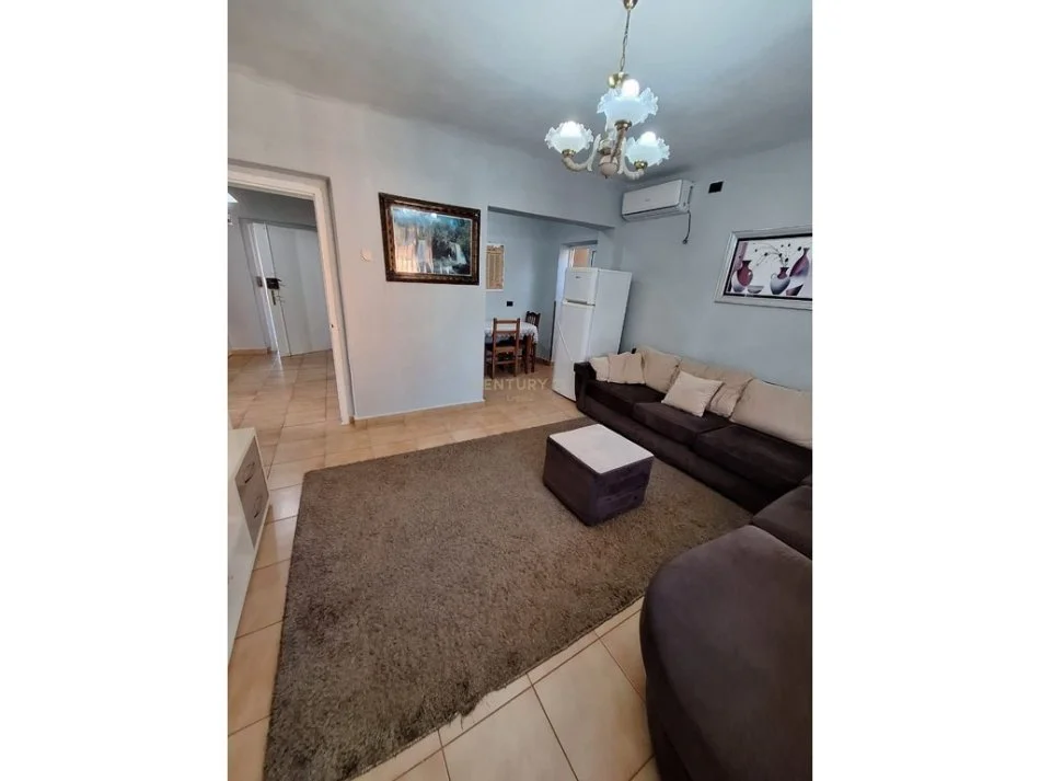 Tirane, jepet me qera apartament 2+1 Kati 4, 75 m² 550 € 