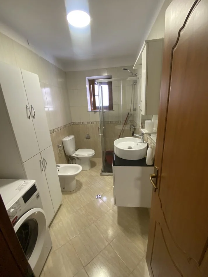 Tirane, jepet me qera apartament 1+1 Kati 2, 60 m² 550 € (Rruga besim imami)