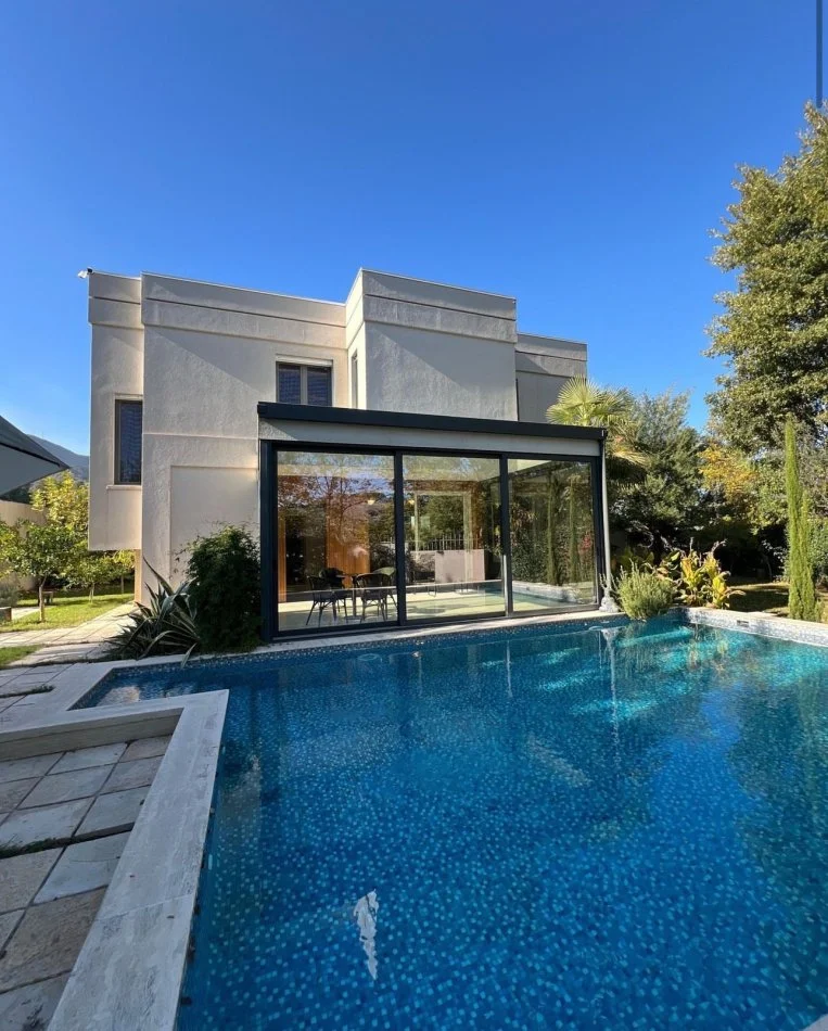 Tirane, shitet Vile , 