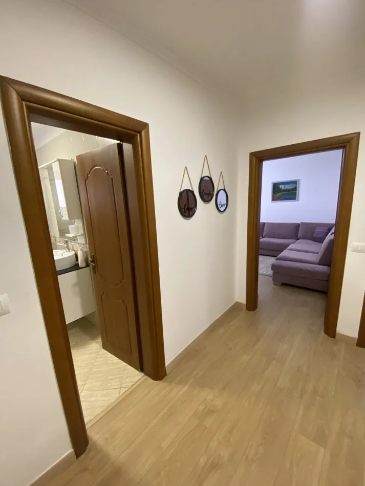 Tirane, jepet me qera apartament 1+1 Kati 2, 60 m² 550 € (Rruga besim imami)