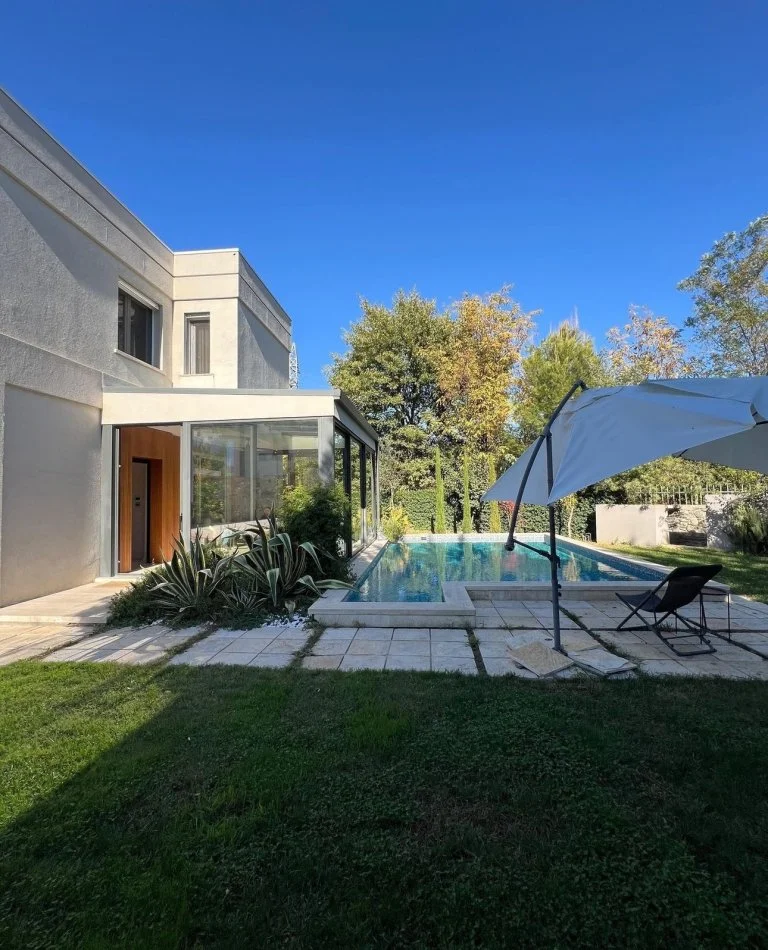 Tirane, shitet Vile , 