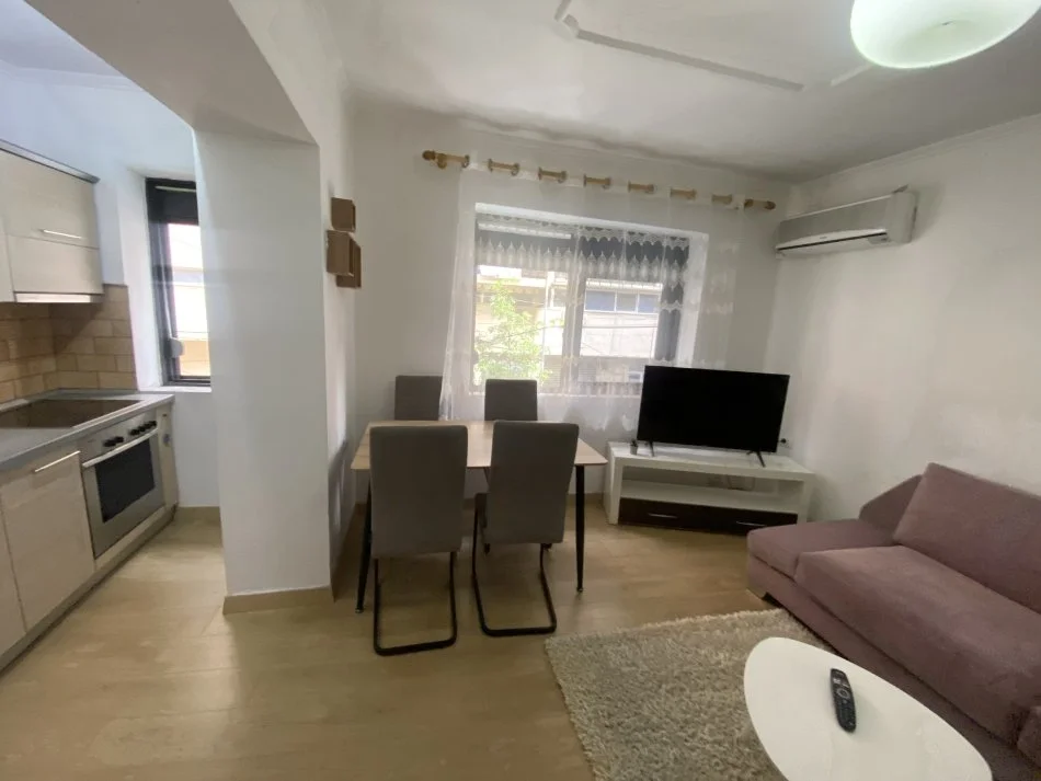Tirane, jepet me qera apartament 1+1 Kati 2, 60 m² 550 € (Rruga besim imami)