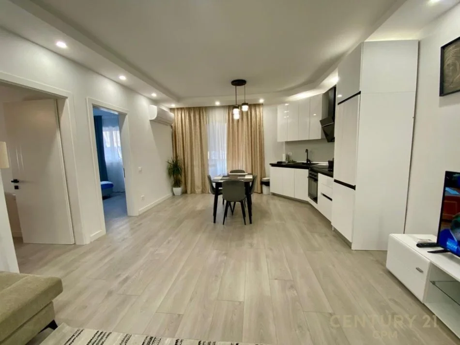 Tirane, jepet me qera apartament 2+1 Kati 9, 90 m² 900 € 