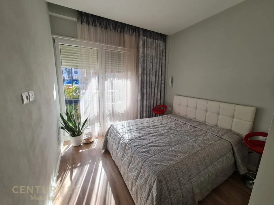 Tirane, jepet me qera apartament 2+1+Aneks+Ballkon Kati 1, 110 m² 650 € (Vilat Gjermane)