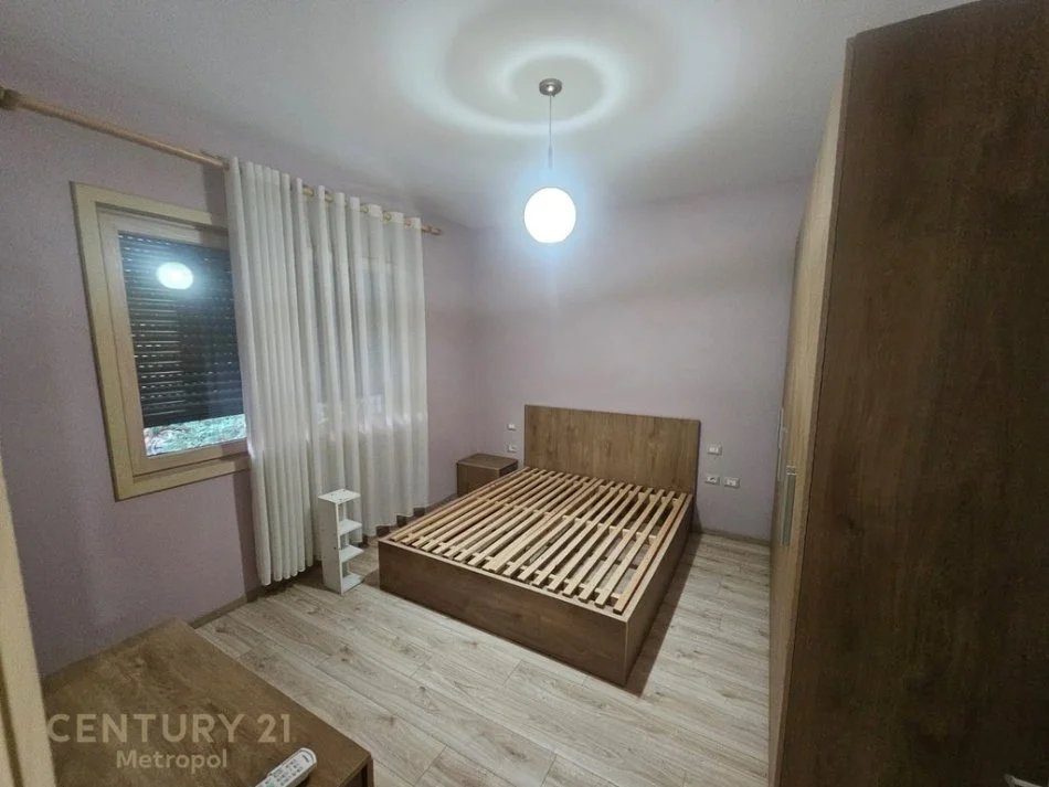 Tirane, jepet me qera apartament 2+1+Aneks+Ballkon Kati 1, 110 m² 650 € (Vilat Gjermane)