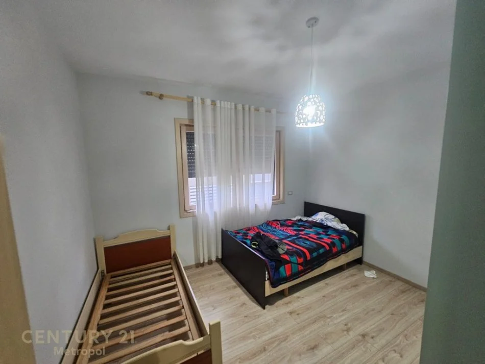 Tirane, jepet me qera apartament 2+1+Aneks+Ballkon Kati 1, 110 m² 650 € (Vilat Gjermane)