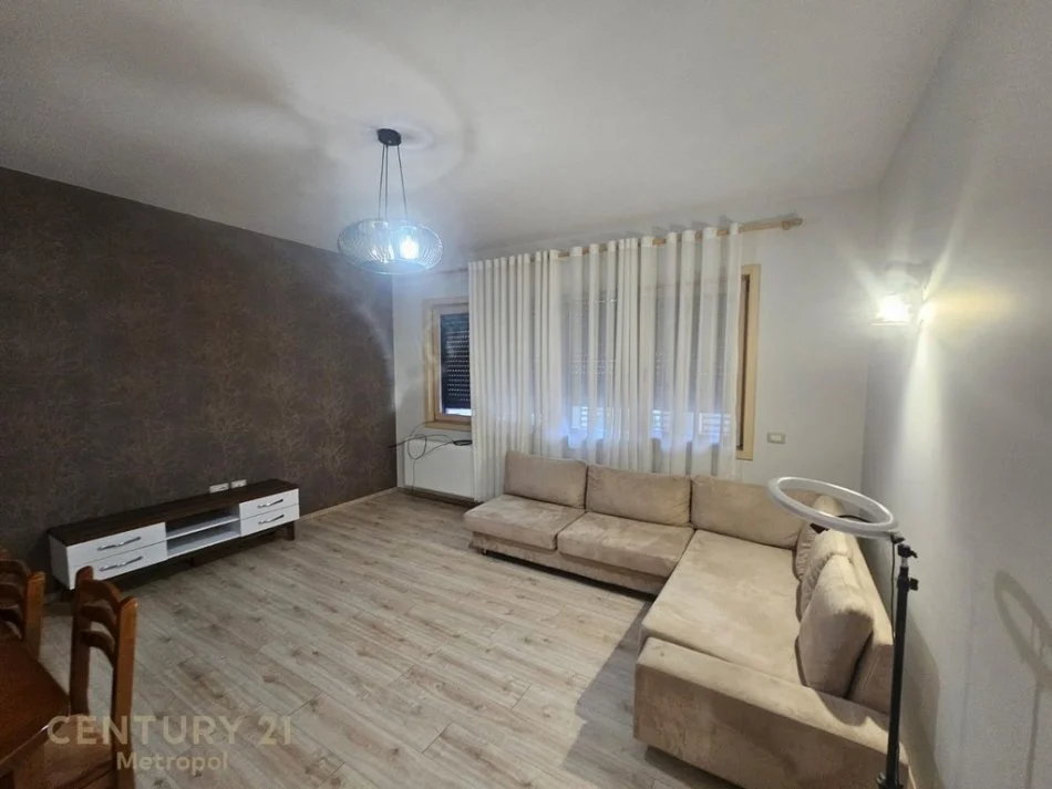 Tirane, jepet me qera apartament 2+1+Aneks+Ballkon Kati 1, 110 m² 650 € (Vilat Gjermane)