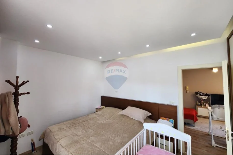 Tirane, shitet apartament 2+1+Ballkon , 74 m² 162.500 € (Perball Deliorgjit)