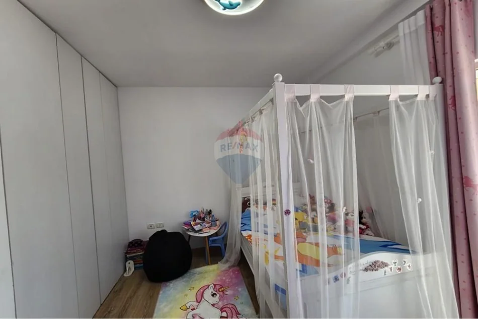 Tirane, shitet apartament 2+1+Ballkon , 74 m² 162.500 € (Perball Deliorgjit)