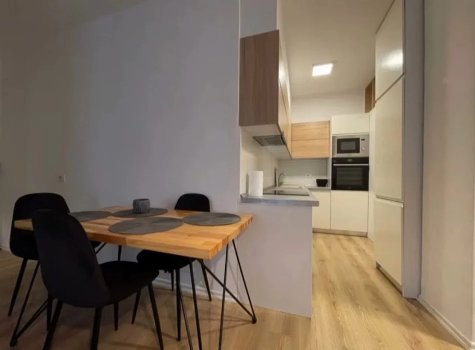 Tirane, jepet me qera apartament 1+1+Ballkon Kati 2, 70 m² 550 € (Rr 5 Maji)