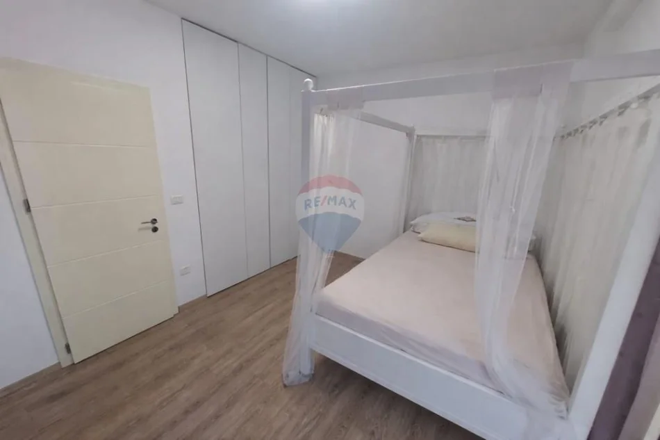 Tirane, shitet apartament 2+1+Ballkon , 74 m² 162.500 € (Perball Deliorgjit)