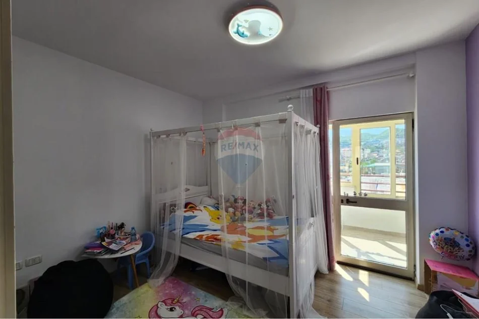 Tirane, shitet apartament 2+1+Ballkon , 74 m² 162.500 € (Perball Deliorgjit)