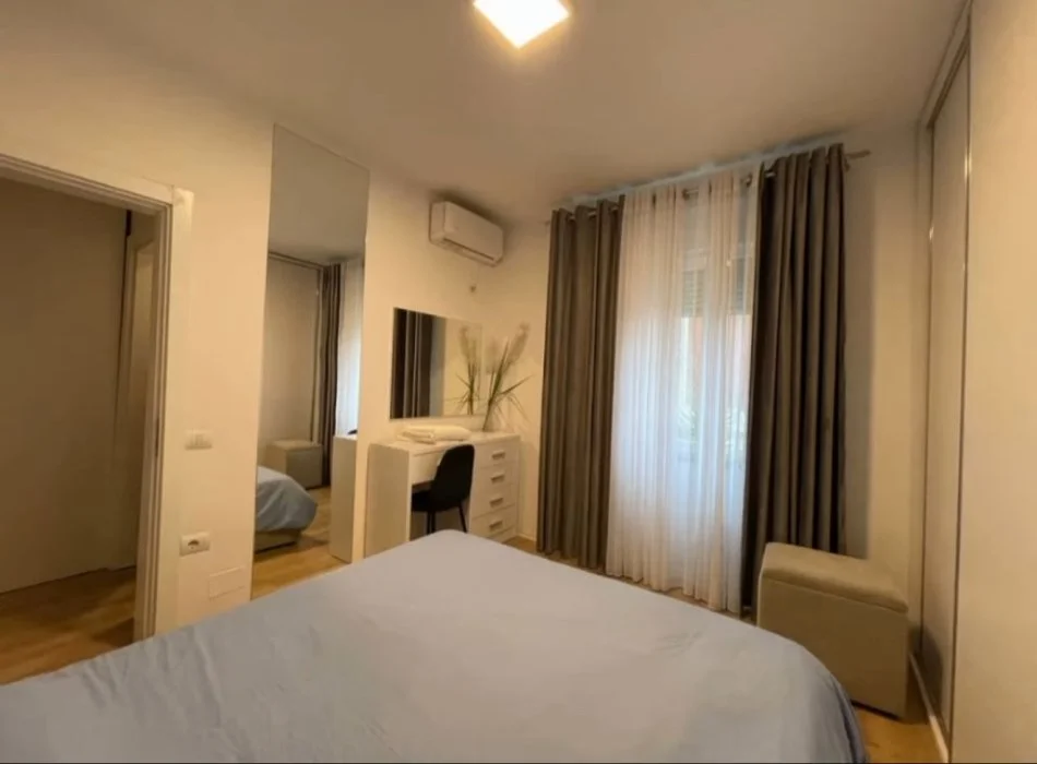 Tirane, jepet me qera apartament 1+1+Ballkon Kati 2, 70 m² 550 € (Rr 5 Maji)