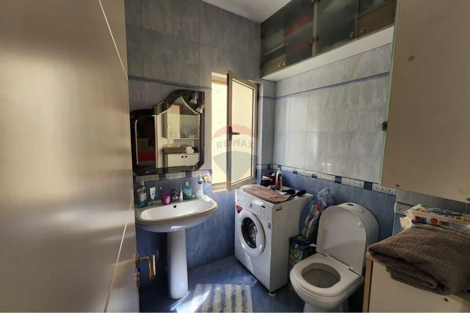 Tirane, shitet apartament 2+1+Ballkon , 74 m² 162.500 € (Perball Deliorgjit)