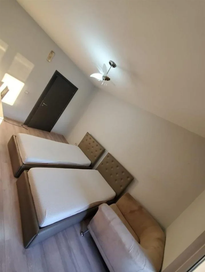 Tirane, jepet me qera 2+1 Kati 4, 80 m² 650 € 