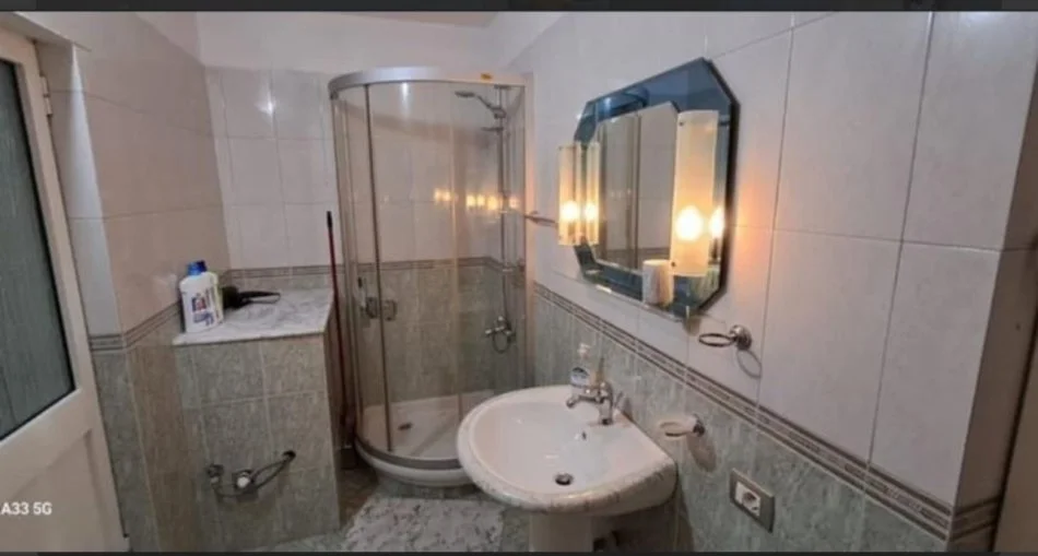 Tirane, jepet me qera apartament 1+1 Kati 2, 70 m² 350 € 