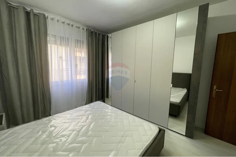 Tirane, jepet me qera apartament 1+1 Kati 3, 60 m² 650 € (Lulishtja, Komuna e Parisit)