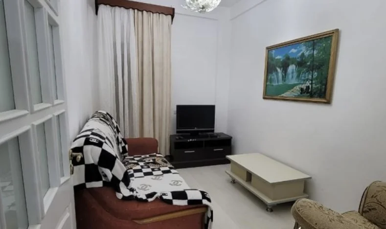 Tirane, jepet me qera apartament 1+1 Kati 1, 70 m² 40.000 € (Ish parku autobuzave)