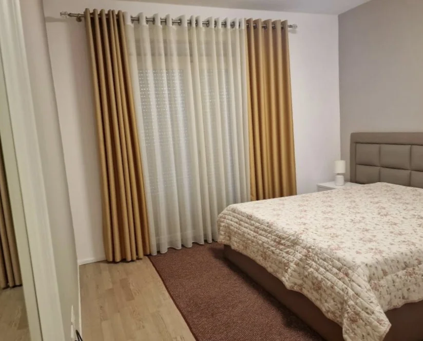 Tirane, jepet me qera apartament 3+1+Ballkon Kati 2, 175 m² 1.500 € (Touch of the Sun)