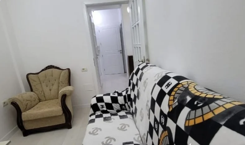 Tirane, jepet me qera apartament 1+1 Kati 1, 70 m² 40.000 € (Ish parku autobuzave)