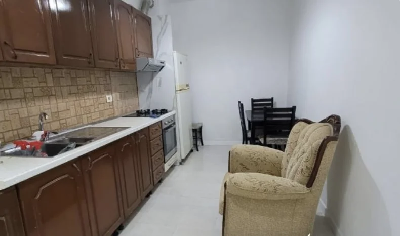 Tirane, jepet me qera apartament 1+1 Kati 1, 70 m² 40.000 € (Ish parku autobuzave)