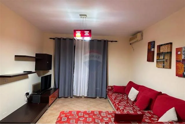 Tirane, jepet me qera apartament Kati 5, 110 m² 450 Euro (Bulevardi I Ri)