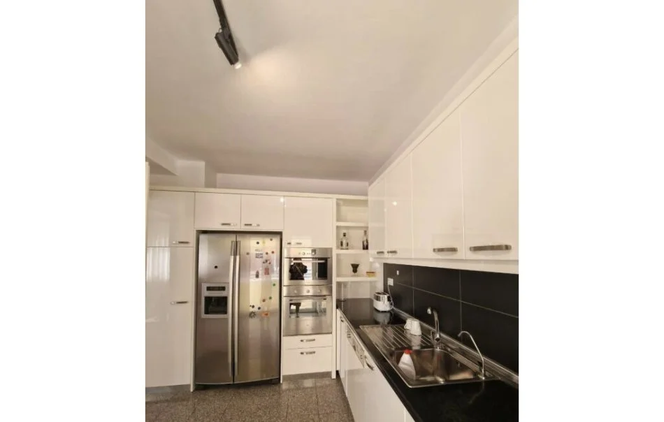 Tirane, jepet me qera apartament 3+1+Ballkon Kati 2, 175 m² 1.500 € (Touch of the Sun)