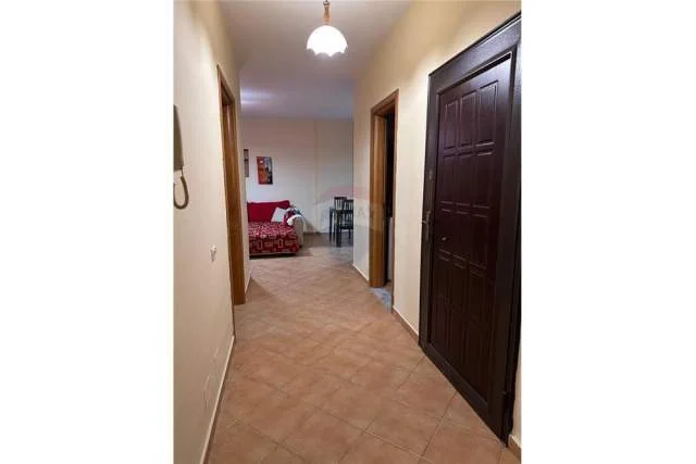 Tirane, jepet me qera apartament Kati 5, 110 m² 450 Euro (Bulevardi I Ri)