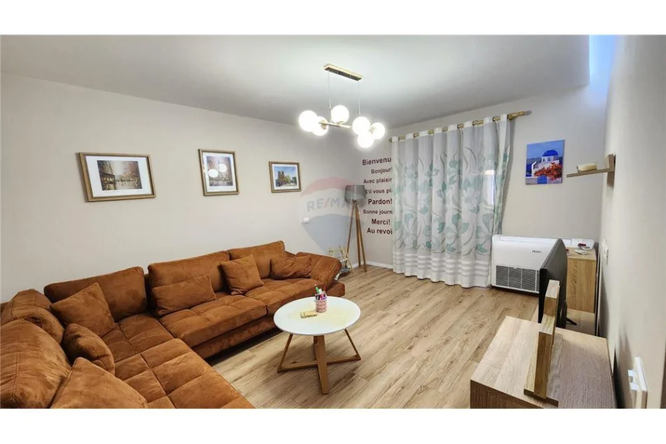 Tirane, jepet me qera apartament 2+1 Kati 2, 75 m² 400 € (Pallati me Shigjeta)