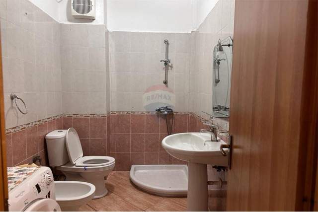 Tirane, jepet me qera apartament 2+1 Kati 5, 110 m² 450 Euro (Astir)