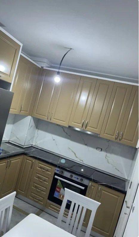 Tirane, jepet me qera apartament 1+1 , 70 m² 35.000 € (Tom doshi shkoze)