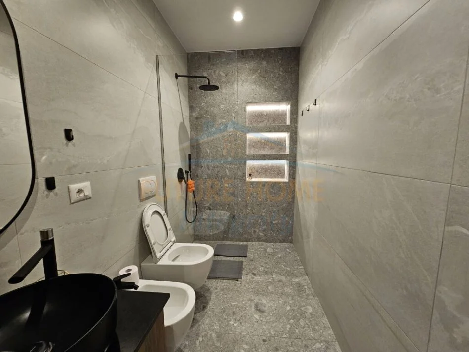 Tirane, shitet apartament 1+1+Ballkon Kati 1, 60 m² 210.000 € (Kompleksi Delijorgji)