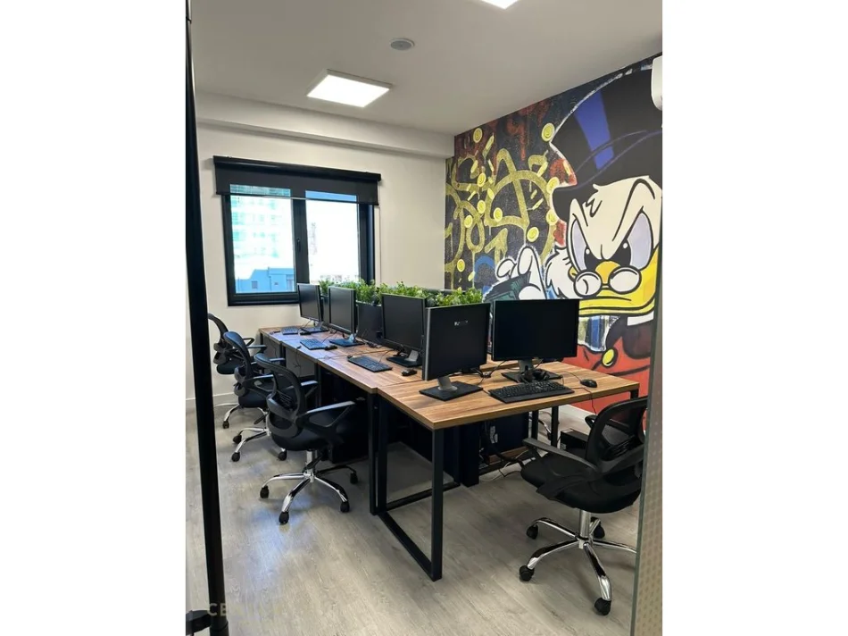 Tirane, jepet me qera zyre Kati 2, 215 m² 1.700 € 