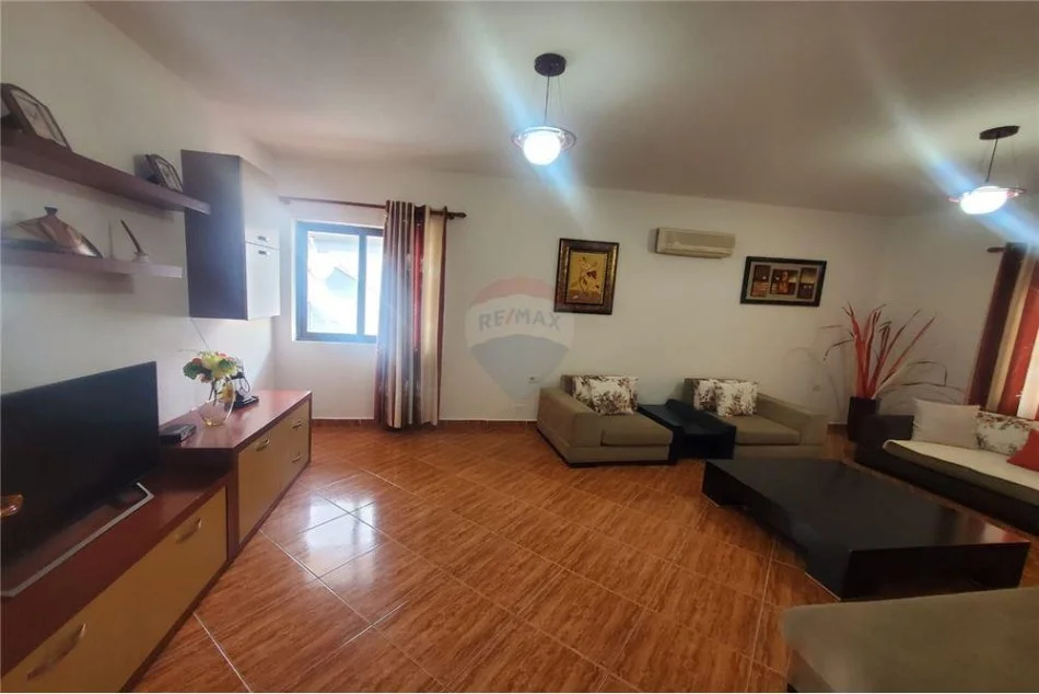 Tirane, jepet me qera 1+1 , 120 m² 350 € (Rruga Korabi - Don Bosko - Jordan Misja, Shqipëri)