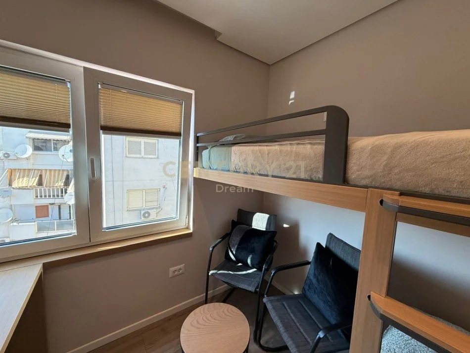 Tirane, shitet apartament 2+1 Kati 9, 60 m² (Ish blloku)