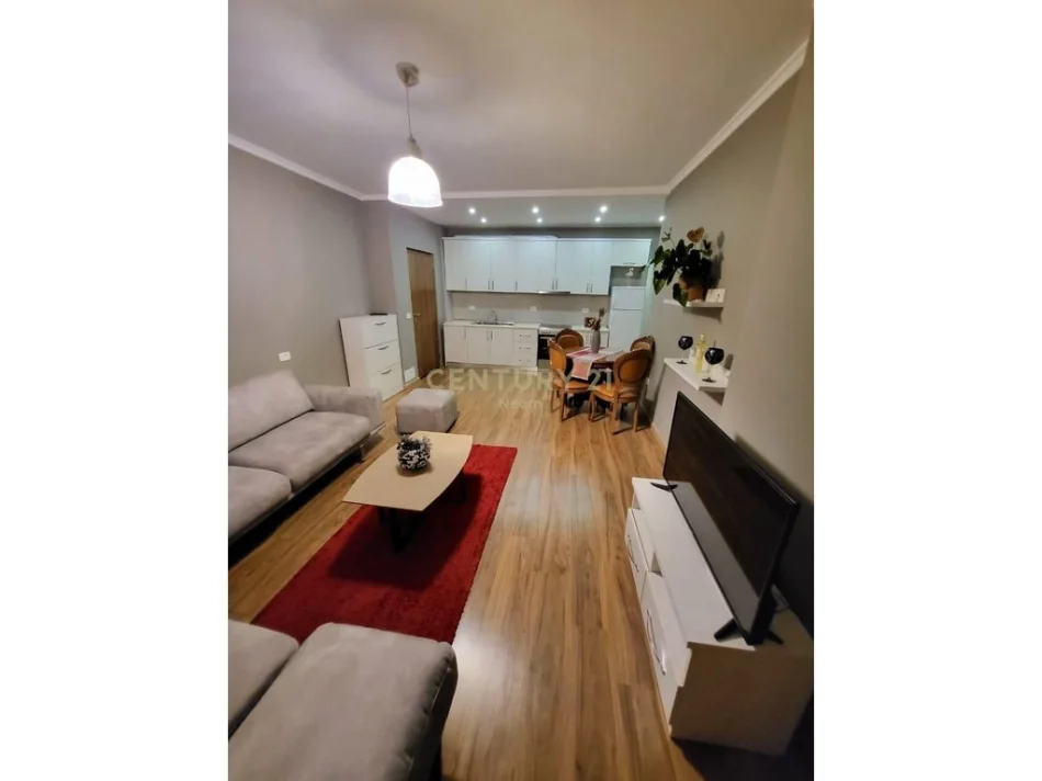 Tirane, jepet me qera apartament 1+1 Kati 11, 75 m² 650 € (komuna e parisit)