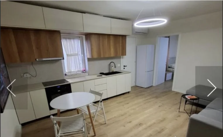 Tirane, jepet me qera apartament 2+1 Kati 4, 80 m² 650 € (Rruga e Barrikadave Tirane, Shqiperia)