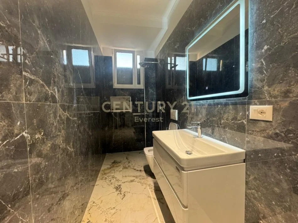 Tirane, shitet apartament 2+1+Aneks+Ballkon Kati 7, 93 m² 218.000 € (Mine Peza)