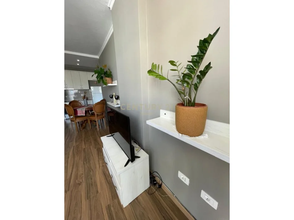 Tirane, jepet me qera apartament 1+1 Kati 11, 75 m² 650 € (komuna e parisit)