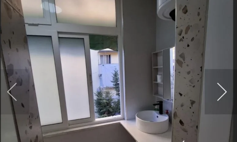 Tirane, jepet me qera apartament 2+1 Kati 4, 80 m² 650 € (Rruga e Barrikadave Tirane, Shqiperia)