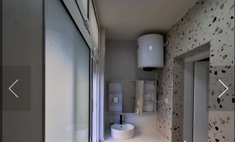 Tirane, jepet me qera apartament 2+1 Kati 4, 80 m² 650 € (Rruga e Barrikadave Tirane, Shqiperia)