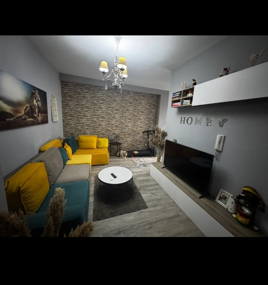 Tirane, jepet me qera apartament 1+1+Ballkon Kati 4, 65 m² 430 € (Pallatet Cabej.)