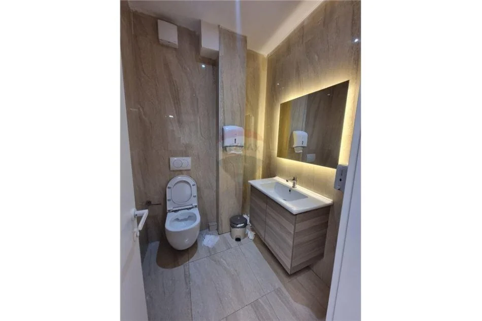 Tirane, shitet ambjent biznesi Kati 1, 133 m² 399.000 € (Shallvaret - Myslym Shyri - Shallvaret, Shqipëri)
