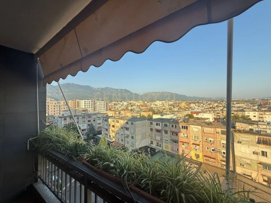 Tirane, shitet apartament 2+1+Ballkon Kati 6, 111 m² (Oxhaku)