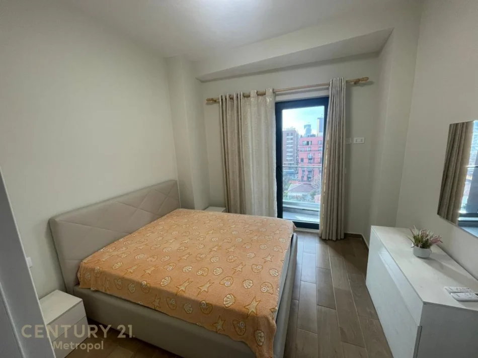 Tirane, jepet me qera apartament 1+1 Kati 7, 70 m² 600 € (shkolla e kuqe)