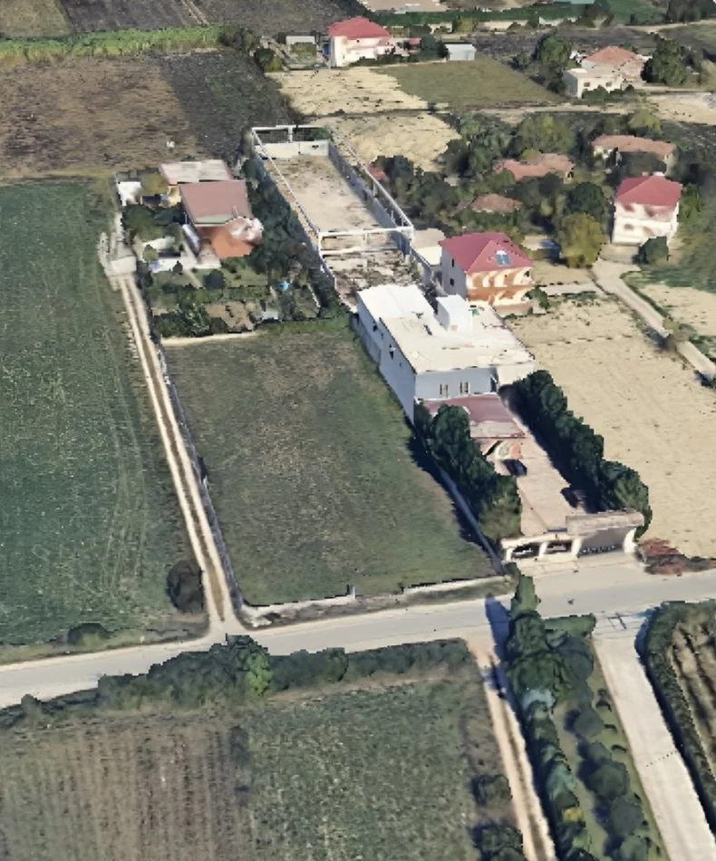 Tirane, shitet truall , 2.000 m² 180.000 € (Rinas)