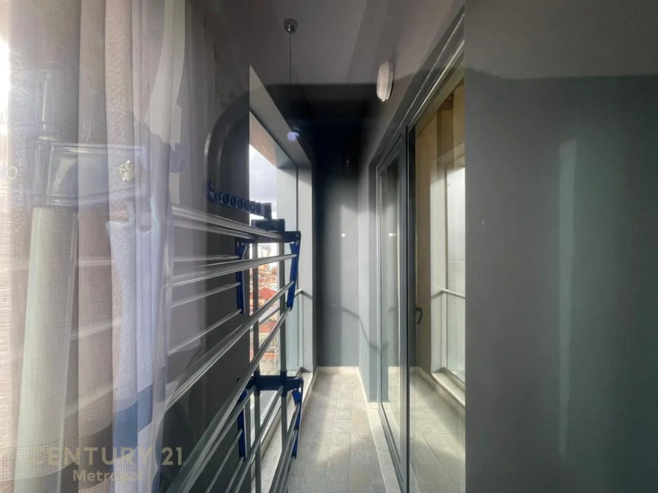 Tirane, jepet me qera apartament 1+1 Kati 7, 70 m² 600 € (shkolla e kuqe)