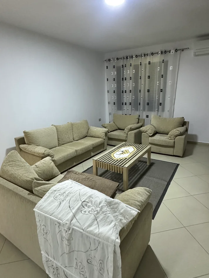 Tirane, jepet me qera apartament 3+1+Ballkon Kati 2, 190 m² 750 € (Rruga “Prengaj” Babrru)