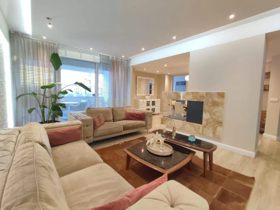 Tirane, jepet me qera apartament 3+1+Ballkon Kati 3, 190 m² 2.000 € (kompleksi Nobis)